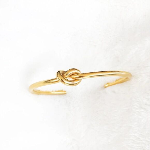 Gold Knot Bracelet  - Picture 14 of 14